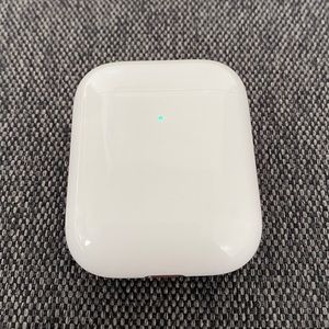 Apple AirPods (2nd Gen) Wireless Charging Case